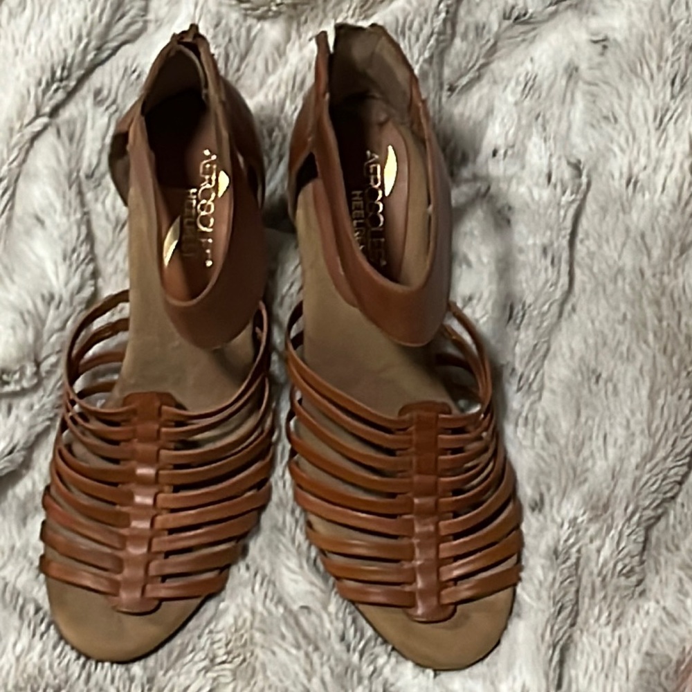 Aerosoles HeelRest tan sandals size 8.5. 3&1/4 “ heel